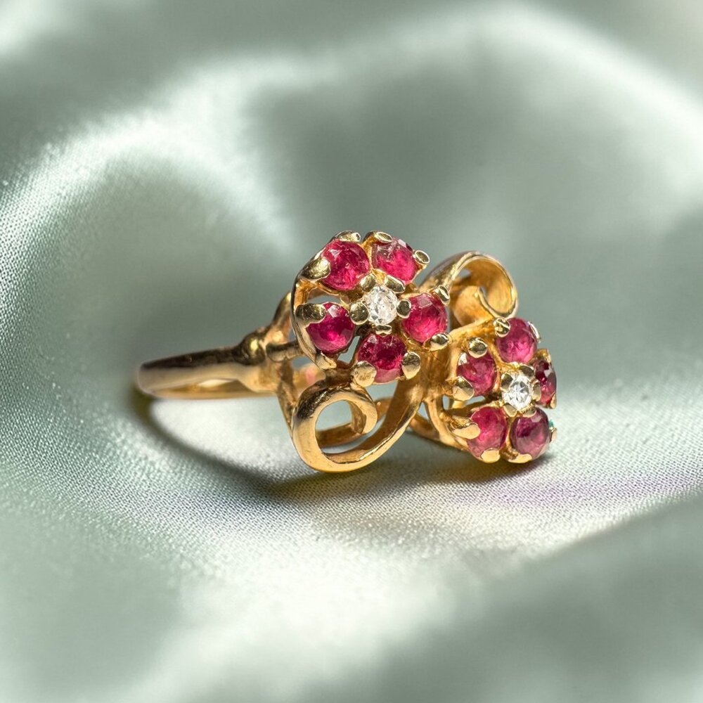 VINTAGE- 10K Gold- Natural Burmese Ruby & Diamond Flower Ring- Size 7.5- Bypass - Picture 10 of 16